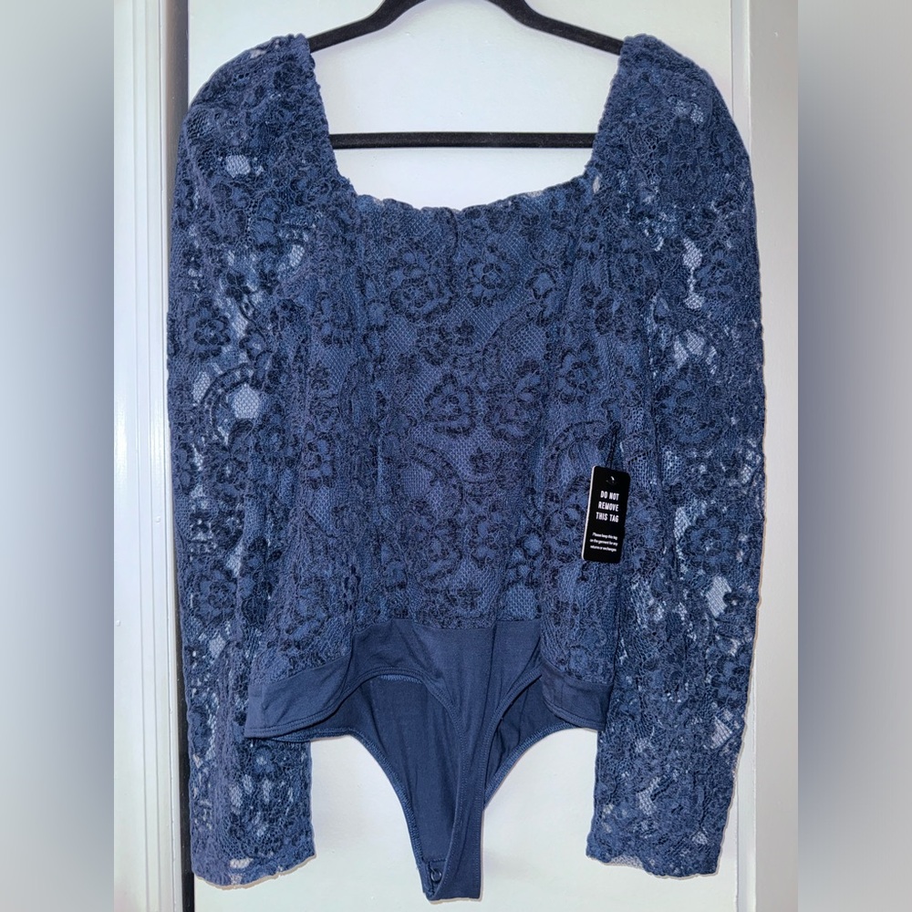 Express Lace Sleeve Bodysuit - Picture 2 of 3